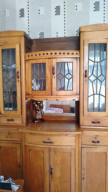 qedimi esyalar: Antik taxta bufet-vitrin - Material: tam ağac (təxminən palıd — 1