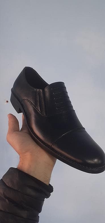 hərbi ayaqqabılar: Kişi üçün klassik qara ayaqqabı kolleksiyası.APTAVOY — 2