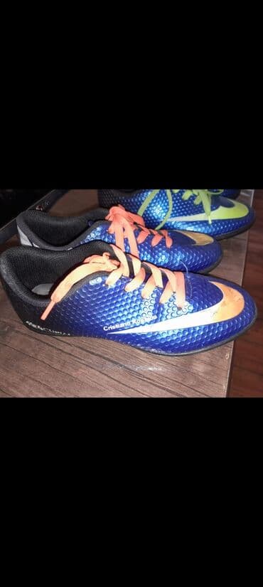 Maskalar, eynəklər: Butslar Nike — 6