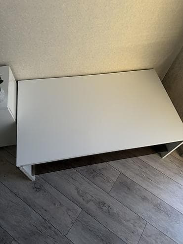 düz divanlar: Düz TV altlığı, Polkalı, Şüşəli — 1