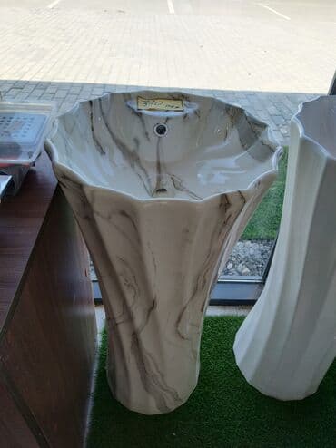 ag mermer: Mərmər naxışlı, ağ rəngli ayaqlı rakvin, istənilən vanna otağı üçün — 1