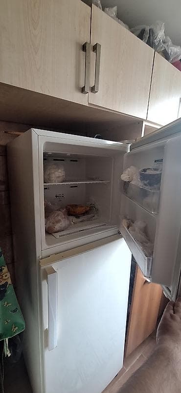 soyuduçu: 2 qapılı Samsung Soyuducu Satılır, rəng - Ağ, Təkərli — 2