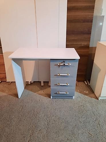 komputer stollari: Yeni, Dördbucaq masa — 4