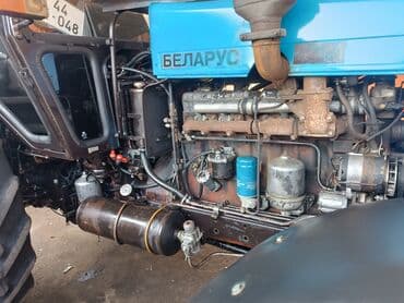 Qoruyucu plyonka və şüşələr: Belarus 1221 traktor - Güclü 6 silindrli dizel mühərrik (yanlardan — 4