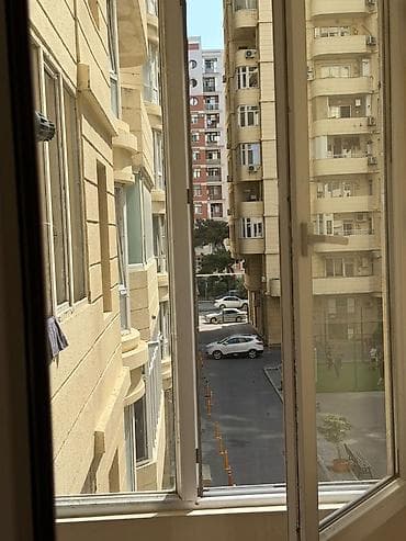 Mənzillə tanış olun: - Geniş və işıqlı zal: dekorativ divar — 1