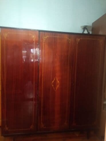 Ferrari: Hündürlüyü 1,80 ; eni 1,60 ; derinliyi 58 :qiyməti 250 man — 4