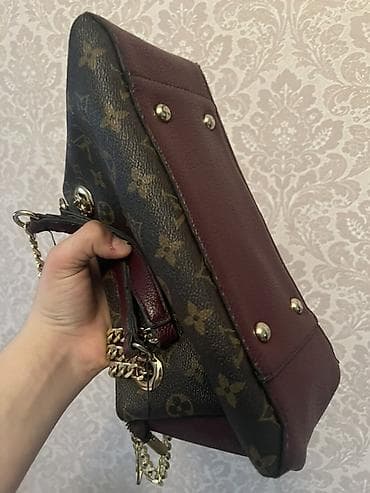 Çiyin çantası, Louis Vuitton