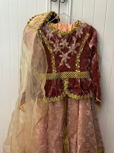 tünd qırmızı rənfli məktəbli forması: Milli kostyum, Qız üçün, 4 - 5 yaş, İşlənmiş — 1