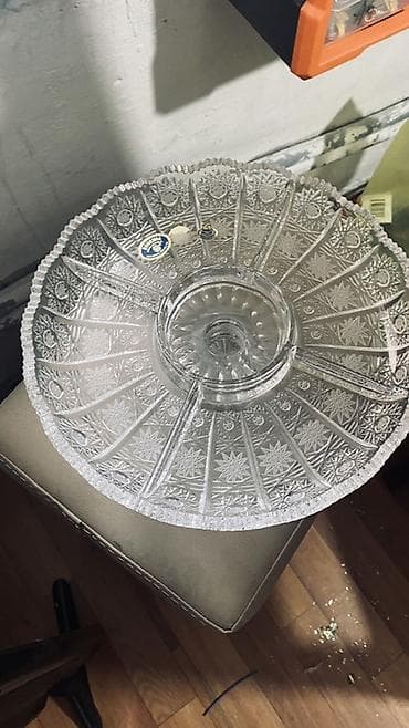 Şüşə servis qabı – ayaqlı, bölməli - Material: şəffaf şüşə/kristal