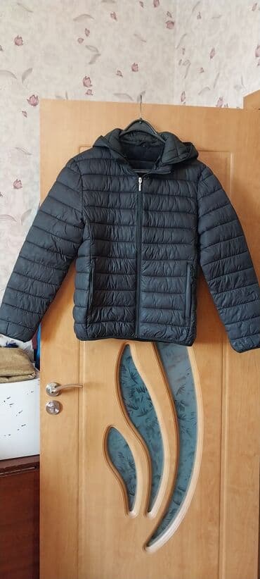Kurtka satılır çox rahat kurtkadı içi azca mexlidi.qışdada geyinmək