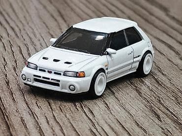 Hotwheels premium mazda 323 — 1