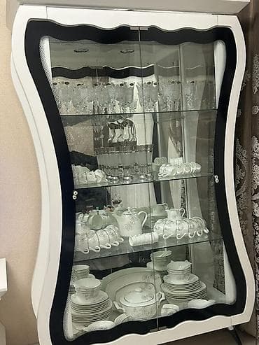 plastik stol stul satilir: Qonaq otağı üçün dəst – ağ-qara dizaynlı Tərkib: - Masin — 2