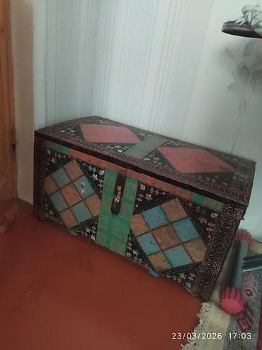 sandık: Taxta sandıq/çemodan – əl işi naxışlı - Material: möhkəm taxta gövdə — 3