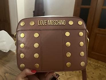 Love Moschino qadın çantası - Model: kvadrat formalı crossbody -