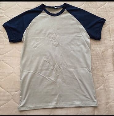 sekilli koynekler: Kişi Paltarları Satılır. 1 şəkil: razmer 44-46 (S-M); 8 AZN. 2 şəkil — 6