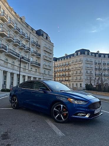 suktur: Ford Fusion sedan – mavi rəng, zərif və dinamik dizayn. Xarici: - — 3