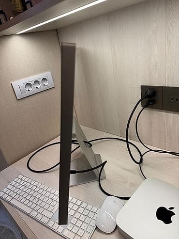 fujitsu notebook: 1.Apple Studio Display – 27" 5K Retina monitor 2. Apple klaviatura 3 — 2