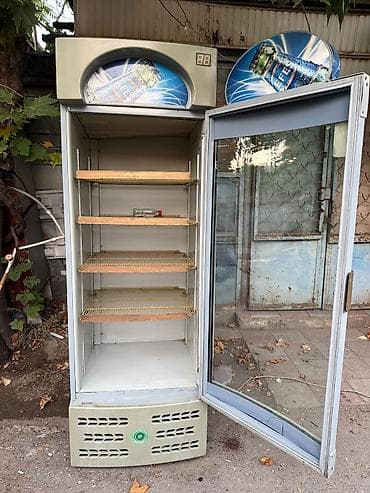 dondurucu soyuducular: EFES brendli vitrin tipli içki soyuducusu - Şaquli vitrin dizaynı, ön — 2