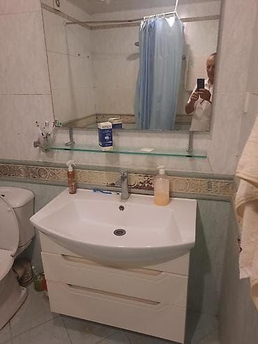 Hamam üçün lavabo şkafı və güzgü komplekti - Material: parlaq ağ at lalafo.az Hamam üçün lavabo şkafı və güzgü komplekti - Material: parlaq ağ
