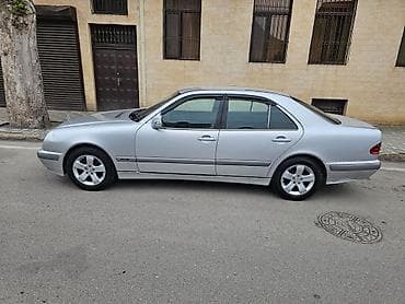 bmw e39 2003: Mercedes-Benz E 220: 2.2 l | 2001 il Sedan — 9