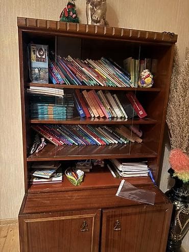 Taxtadan kitab şkafı - Klassik üslubda, tünd qəhvəyi rəngdə, cilalı lalafo.az -da Taxtadan kitab şkafı - Klassik üslubda, tünd qəhvəyi rəngdə, cilalı