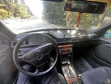 ucuz moto: Mercedes-Benz E-Class W124 sedan - Korpus: 4 qapılı sedan, qara rəng — 6