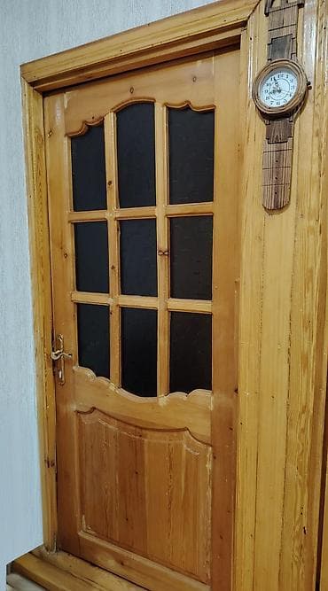 Taxta otaq qapıları – şüşəli klassik model 3-ədəd qapı satılır. Bir