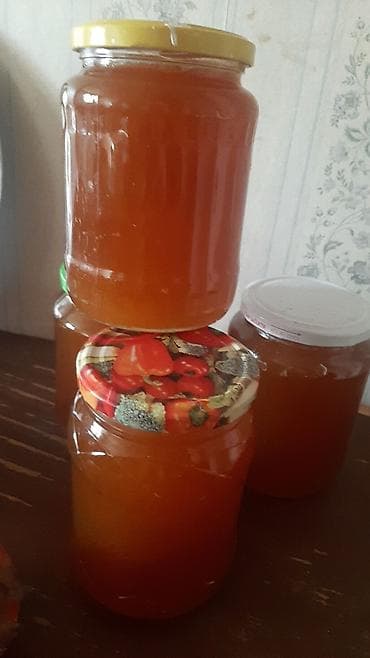 Temiz xalis bal var xosbulaq balidir gencede satilir kenar yerlere