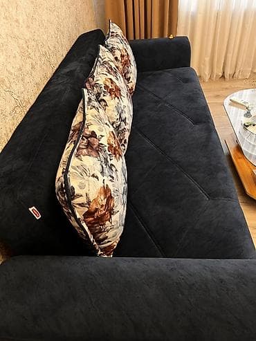 Qara məxməri toxumalı 3 yerlik divan - Rəng və material: Dərin qara — 3