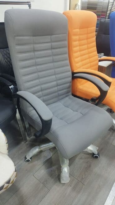 кресло для компьютера: Новый, С колесиками — 2