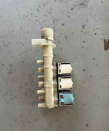 İki eded paltaryuyan maşını var.Bosch ve AEG markalarıdı.İkiside işlek — 5