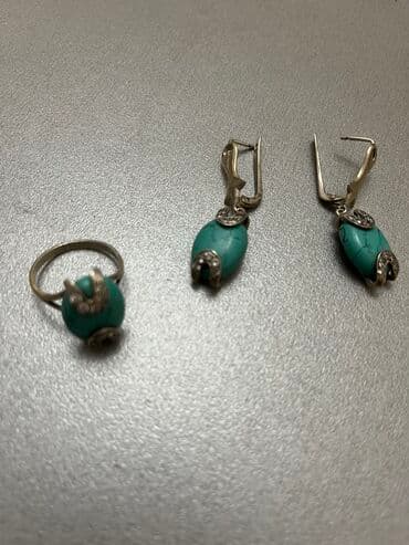 Dəstə daxildir: Sırğa, Üzük, Gümüş lalafo.az -da Dəstə daxildir: Sırğa, Üzük, Gümüş