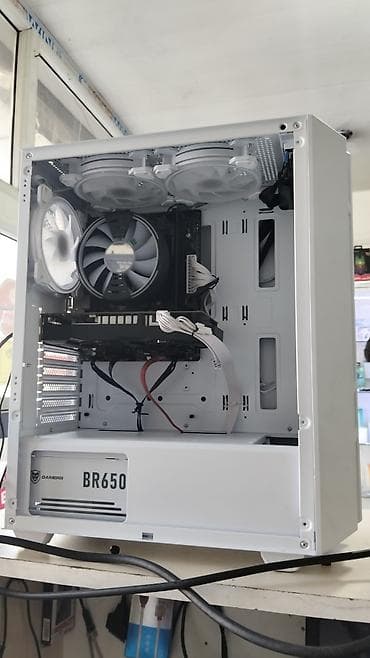 kompüter keysi: İ5 9400F Ddr4 ram 8 Gb (əlavə boş slot) Sata ssd 512 Gb Vga gtx 1050 — 8