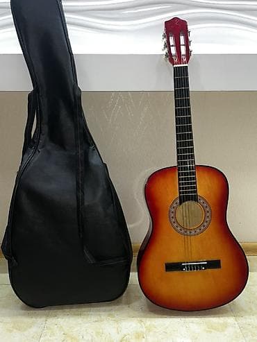 Klassik gitara + çanta dəsti 1 il işlənilib, 85 manata almışam, 45
