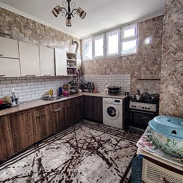 Mənzillər: Satılır: həyət evi - Geniş həyətli, bir mərtəbəli ev. Evin önündə — 10