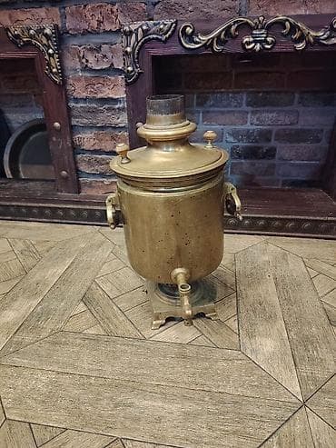 Antik mis samovar - Material: tam mis gövdə və qapaq, taxta