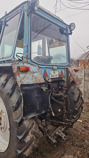 traktor 92: Mavi kabinli təkərli traktor Xüsusiyyətlər: - Kabinli, geniş ön və — 3