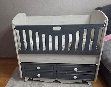 Oğlan və qız üçün, Dördbucaq, Beşik, Matras ilə, Yellənmə mexanizm ilə