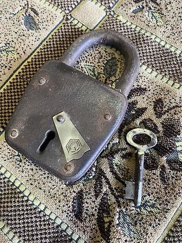 Köhnə tip asma qıfıl və açar dəsti İsləmir qədimi ifil - Material: tam