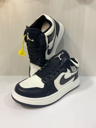 toxunma uşaq kedləri: Uşaq idman ayaqqabısı – aşağı kəsimli dizayn - Rənglər: qara-ağ və — 2