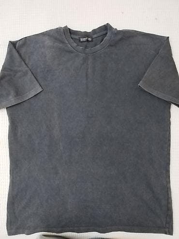 futbolka: - Məhsul: Qısaqoll T‑şört - Rəng: Kömür-boz (vintage/stone-wash — 1