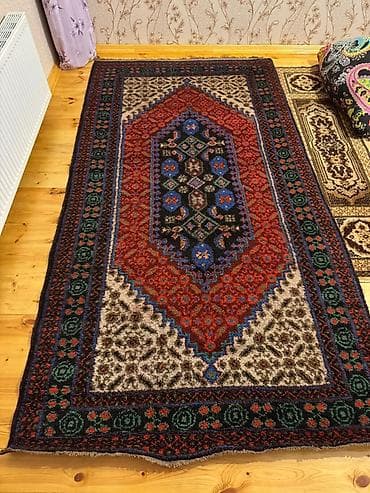 antik divan: Əl toxuması xalça - Naxış: mərkəzdə uzunsov medalyonlu kompozisiya — 2