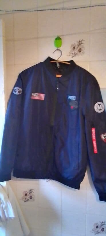 su keçirməyən kişi gödəkçəsi: Saytdan Alınıb 30₼ Təzədi Kişi bomber üslublu yüngül gödəkçə - Rəng — 1