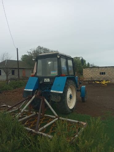 havalandirma mator: Mavi rəngli MTZ tipli təkərli traktor - Kabinalı, iki yan güzgülü - — 5