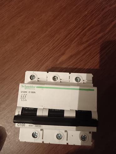 kerpic satilir: Salam satılır şneyder 100 Amper kurtka 52 razmer lampalar Vklçater — 6