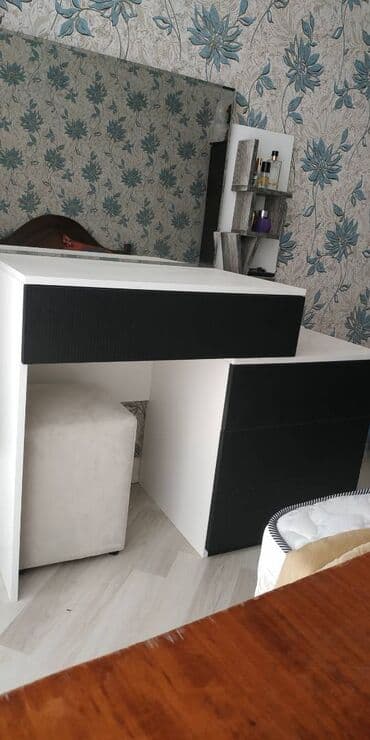 письменный стол баку: Трюмо — 2