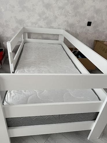 Uşaq çarpayısı – mühafizə sədləri və döşəkçə ilə - Rəng: ağ - Korpus
