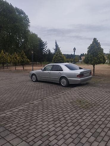haojue tr 150: Mercedes-Benz E-Class: 2.7 l | 2001 il Sedan — 5