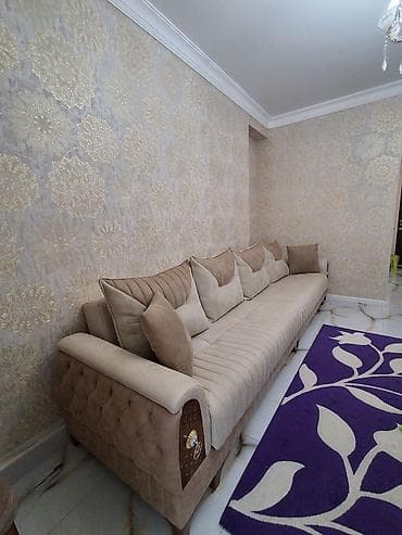 Bej rəngli geniş divan - Ölçü: təxminən 3 metr uzunluq (6 böyük — 2