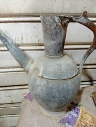 Antik mis su qabı (ibrik) - Material: döymə mis - Forma: uzun dar